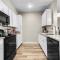 Upscale 1BR/1BA: Resort Vibes, City Edge, Bliss - ملبورن