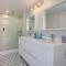 Cape Cod Home w/Ocean View, Roof Top, Pool & Hot Tub