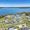 Luxurious Lakeside Oasis - Morisset East