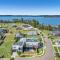 Luxurious Lakeside Oasis - Morisset East