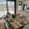 The Little Lake House - تي أناو