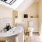 Immaculate 2 - Bedroom House in Milton Keynes