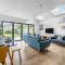Pass the Keys Stunning Modern 4 Bed with Parking and Garden - Oxford