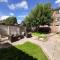 Wokingham - Central 2 beds home with parking