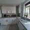 Wokingham - Central 2 beds home with parking