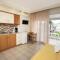Apartments Eleni 4 Seasons