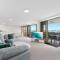 Oceanfront apartment on top of point Cartwright - Buddina