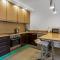 Luminous 2 BDR Apartment W/Pool by LovelyStay