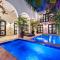 Villa in Fort Lauderdale with GYM POOL JACUZZI Sleeps 12 Guest