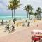Tropical paradise! Walking distance to the beach!