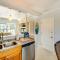 Pet-Friendly Venice Vacation Rental, 3 Mi to Beach