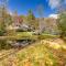 Enchanting Highlands Cottage with Pond and Waterfall - 海兰兹