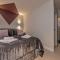 MK CITY CENTRE, THE DIAMOND SUITE, FREE Parking Space, PREMIUM SPACIOUS Apartment with FOOSBALL TABLE