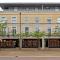 MK CITY CENTRE, THE DIAMOND SUITE, FREE Parking Space, PREMIUM SPACIOUS Apartment with FOOSBALL TABLE