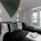 MK CITY CENTRE, THE DIAMOND SUITE, FREE Parking Space, PREMIUM SPACIOUS Apartment with FOOSBALL TABLE