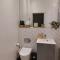 Modern 2bed Sutton