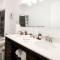 Riverside Retreat - Sleeps 19 - Home Cinema with Sport channels - Dock