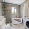 Bayview House with SAUNA and SPA by Ready Set Stay