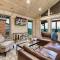 New Luxury Cabin with Stunning MountainVIEWS,HotTub, FirePit, FirePlace,2 KingBeds, 2 CoveredDecks,BBqGrill, ShuffleBoard and Pool Access - Севьервилл