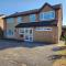 Kennedy Villa - 5 Bedroom House with Hot Tub, WiFi, Free parkings, Close to Bicester Village
