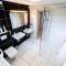 Gelbe Koffer - Design-Maisonette in Schiffweiler - Familien & Business - 2 Parkplätze - Self-Check-in