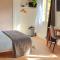 studio cosy 1er centre Laval vu château et jardin