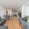 Skyvillion - London Skyview Apartments Overseeing River Thames by Woolwich Ferry, Near London Excel, O2 Arena, City Airport, Free WiFi & Free Onsite Parking, FANTASTIC RATES FOR LONGER STAYS - Londýn