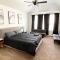 Hot Tub 4BR Home - Huge Backyard, Game Room, Porch