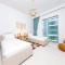 Brand New 2BR Apt with Palm Views and Private Beach - High Floor - Dubaj