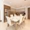 Brand New 2BR Apt with Palm Views and Private Beach - High Floor - Dubaj