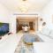 Brand New 2BR Apt with Palm Views and Private Beach - High Floor - Dubaj