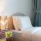 Brand New 2BR Apt with Palm Views and Private Beach - High Floor - Dubaj