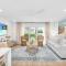 Lux Beachside 2nd Floor Condo 4 Steps to the Beach! - جونو بيتش