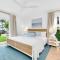 Lux Beachside 2nd Floor Condo 4 Steps to the Beach! - جونو بيتش