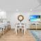 Lux Beachside 2nd Floor Condo 4 Steps to the Beach! - جونو بيتش