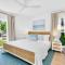 Lux Beachside 2nd Floor Condo 4 Steps to the Beach! - جونو بيتش