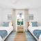 Lux Beachside 2nd Floor Condo 4 Steps to the Beach! - جونو بيتش