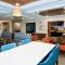 Holiday Inn Express Hotel & Suites St. Charles by IHG - Сент-Чарльз Holiday Inn Express Hotel & Suites St. Charles by IHG - Сент-Чарльз