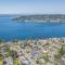 Lakeview Home in Renton, Walk to Beach, AC, Fenced