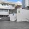 City Scape Hideaway w carpark, spa, pool and gym