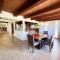 Coral Hale 5br 3ba Luxury Home, AC, Hot Tub and Stunning Views