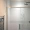 Modern 2-Bed Apartment Near Ascot & Legoland, Sleep upto 4 guests, Pet Friendly, Parking Available on Request!