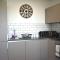 Modern 2-Bed Apartment Near Ascot & Legoland, Sleep upto 4 guests, Pet Friendly, Parking Available on Request!