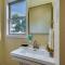 2 Mi to Main St Newton Guest House