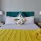Leila - City Centre Apartment, stunning Mountain & City Views