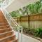 Alassio Poolside Resort - Palm Cove Beachfront Oasis