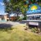 Days Inn by Wyndham Hicksville Long Island - Хиксвилл