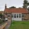 Carpenters Cottage- coastal stay with garden - 皮滕威姆