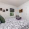 Annies on Adair - NO Step Entry - دوبوك