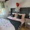 Idyllic cottage with private wood fire hot tub - Harrietsham